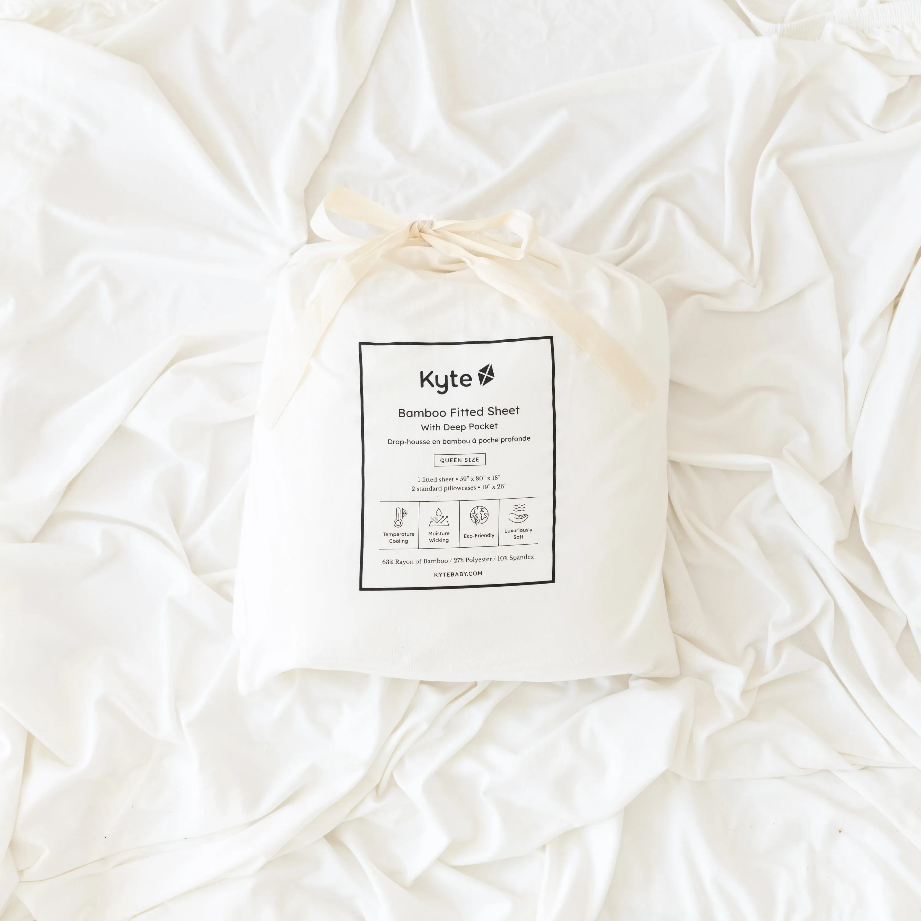 Fitted Sheet with Pillowcases in Cloud