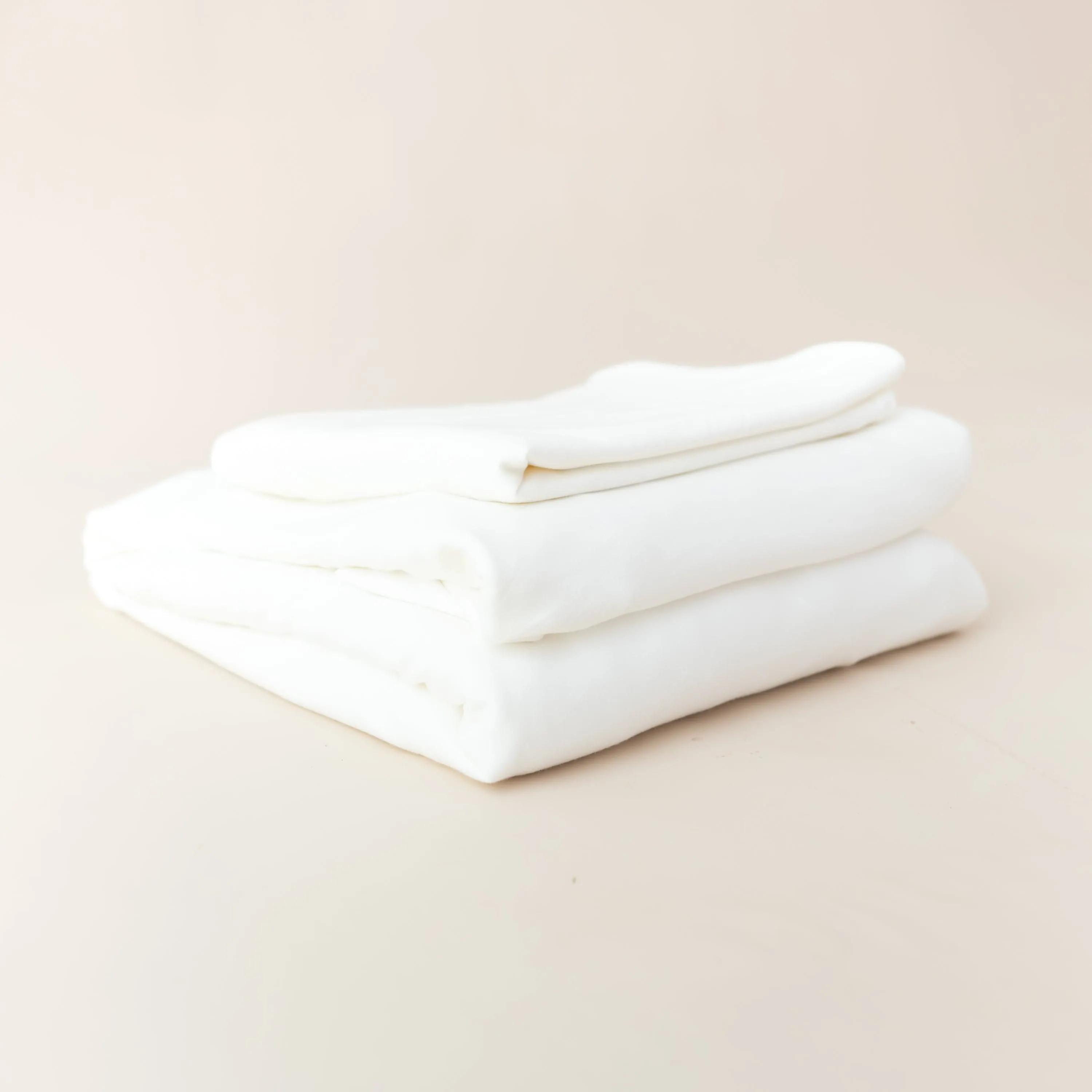 Fitted Sheet with Pillowcases in Cloud