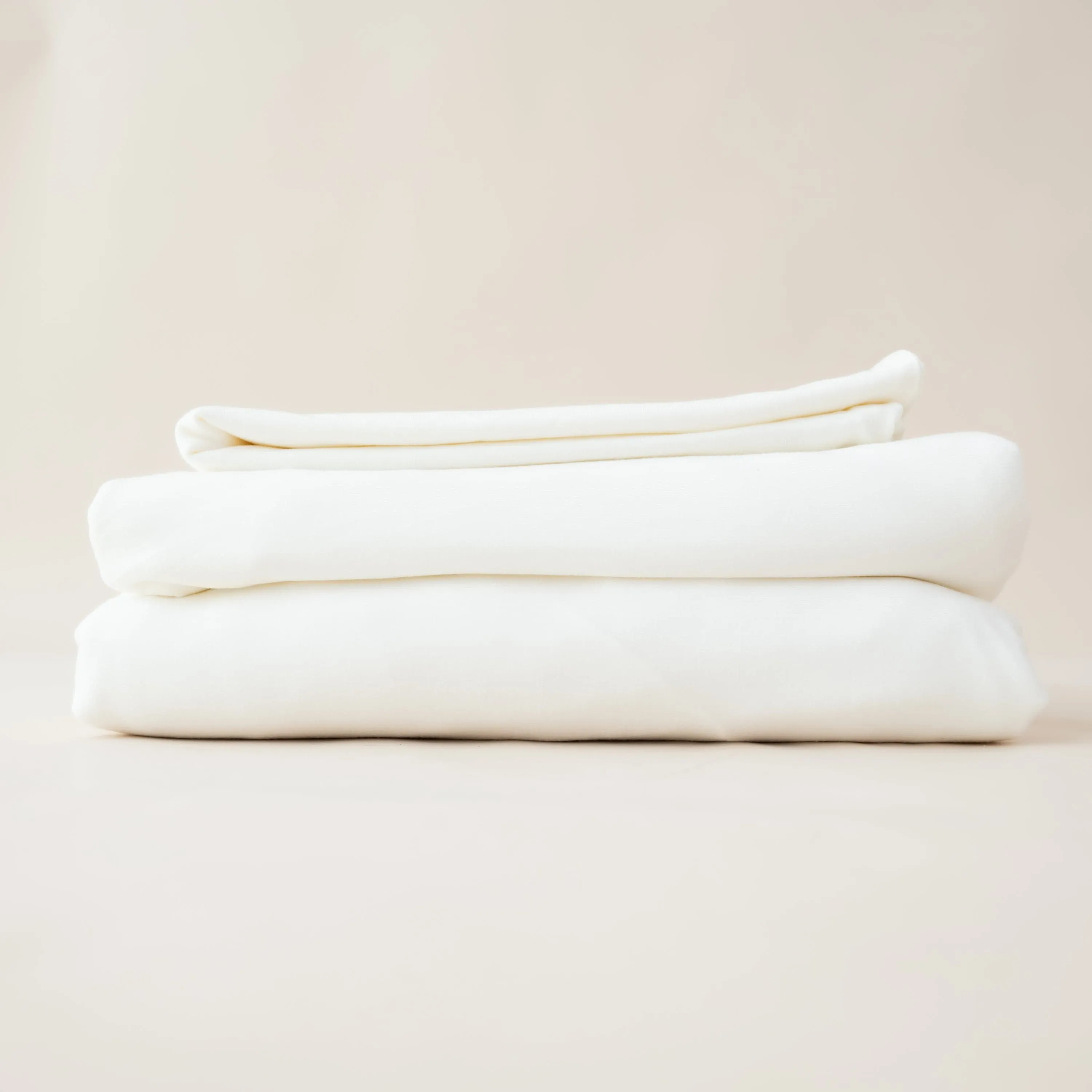 Fitted Sheet with Pillowcases in Cloud