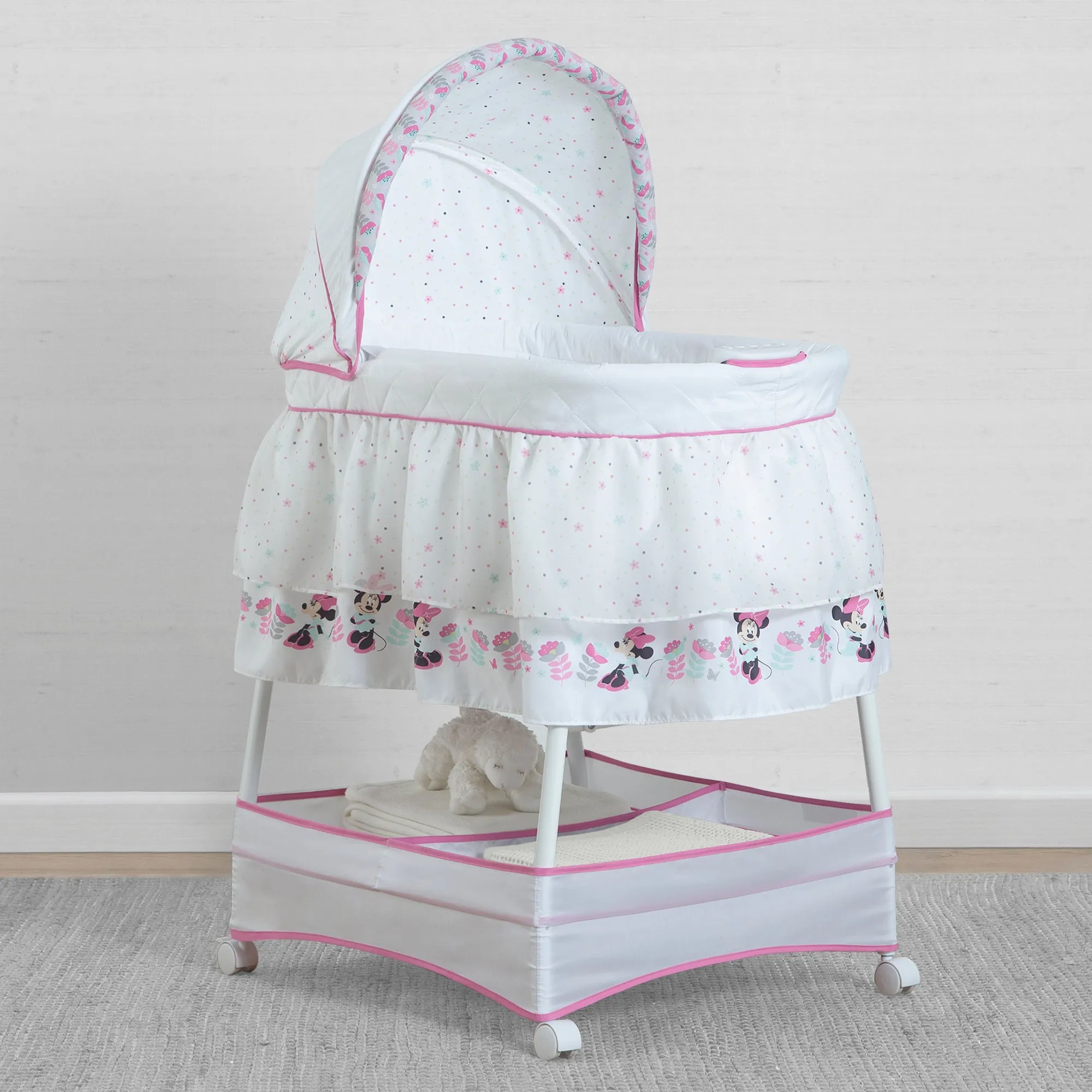 Minnie Boutique Gliding Bassinet