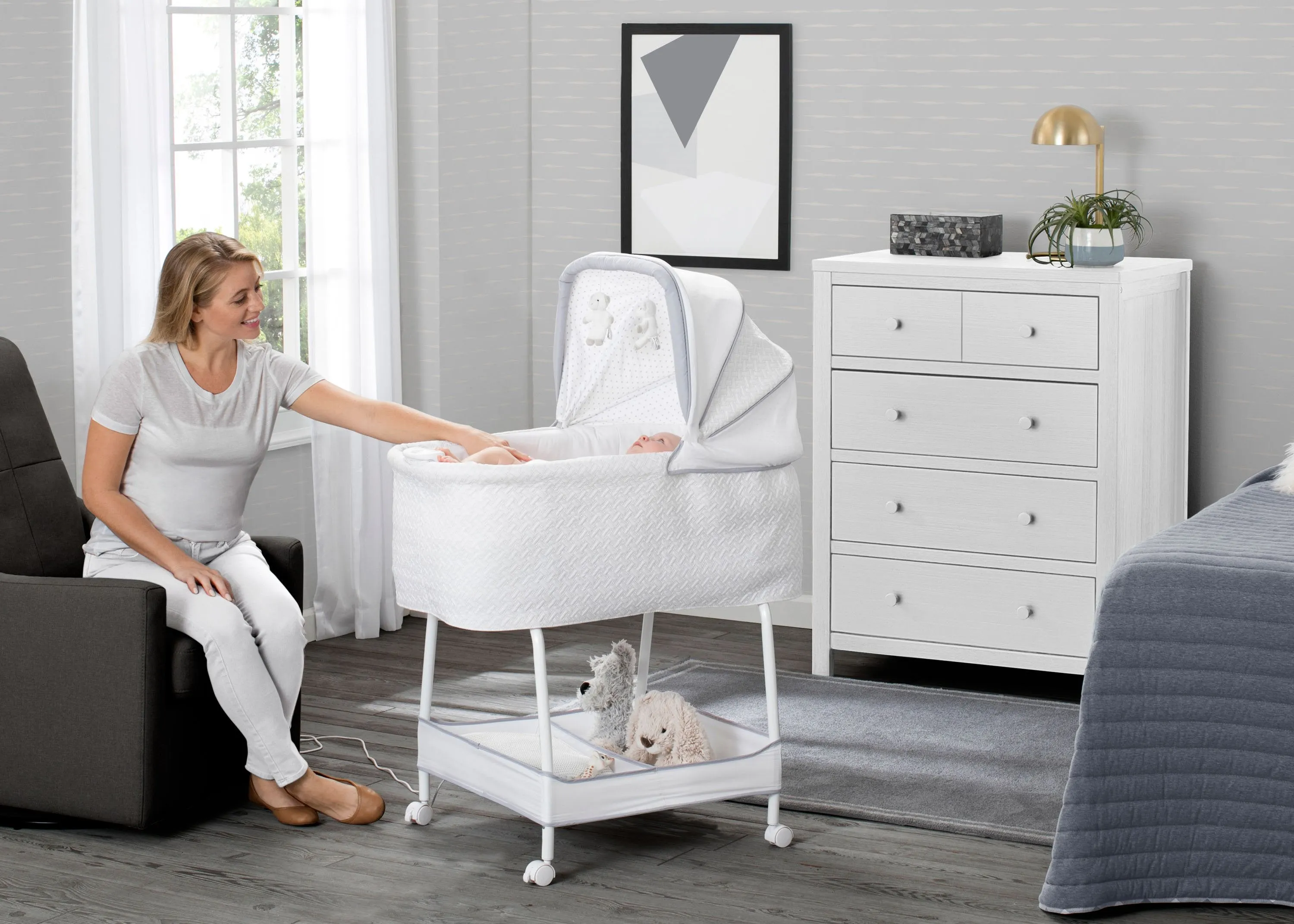 Silent Auto Gliding Elite Bassinet - Basketweave